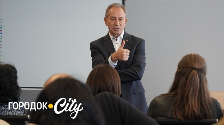 «Світоглядна єдність — це теж фронт». У «G-Museum» Микола Томенко зустрівся з городоччанами