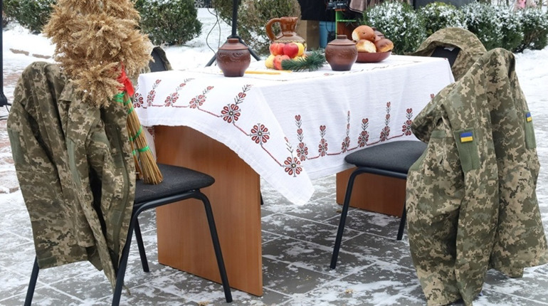 "Ми до Героїв із колядою": у Звягелі вшанували пам’ять полеглих Захисників