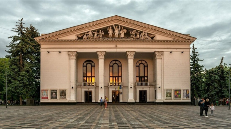 Окупанти урочисто відкрили драмтеатр, який знищили разом з людьми у Маріуполі: Відео