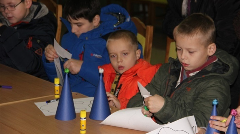 Як діти з функціональними обмеженнями створили святкове панно