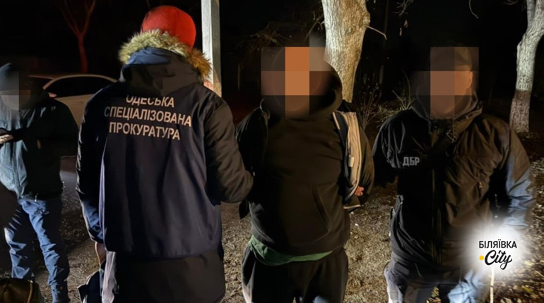 Затримали працівників одеського ТЦК: погрожували і вимагали на блокпостах у чоловіків гроші