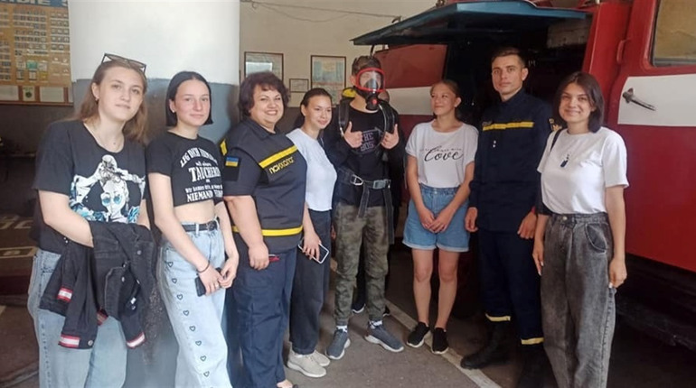Плели сітки і вчилися надавати першу допомогу: як у Балтській школі пройшли польові збори