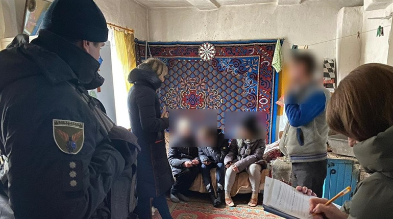 У Миколаївській громаді поліція перевіряла сім'ї, що опинилися у складних життєвих обставинах