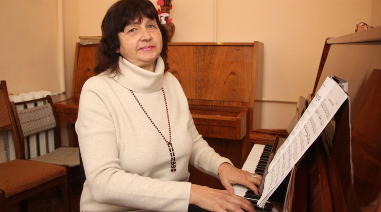 ЛАРИСА ДЬЯКОНЕНКО: НІЖИНСЬКИЙ ТАЛАНТ, ЩО ДАРУЄ МУЗИКУ ЮНИМ