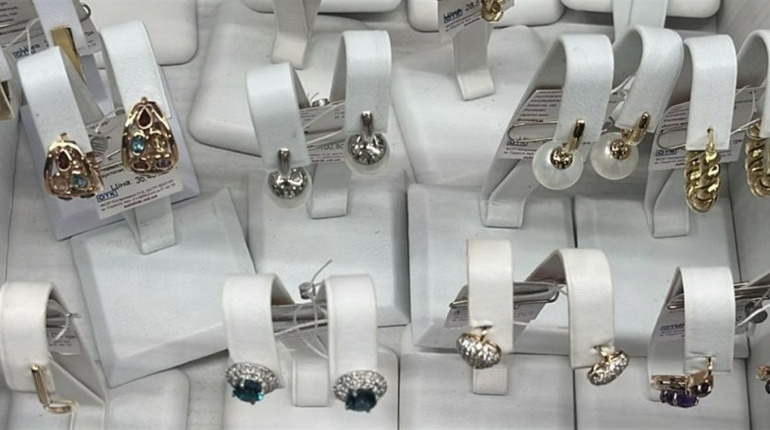 В Одесі продавали підроблене золото під люксовими брендами