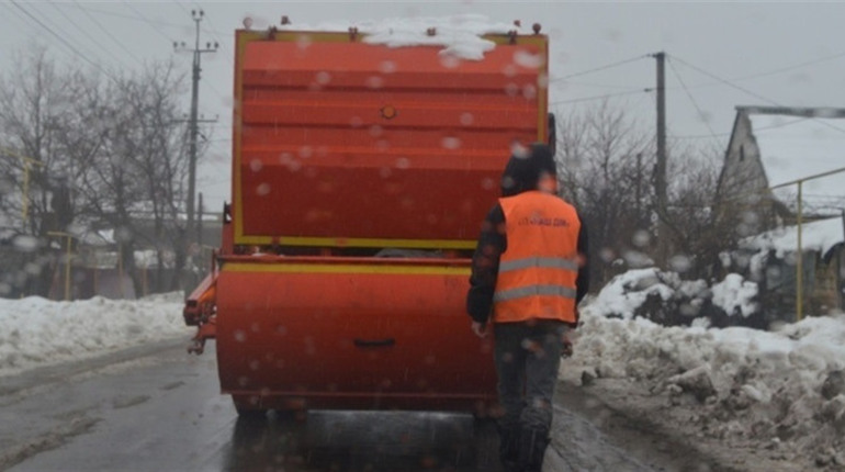 Подворовий збір сміття у Біляївці: комунальники нагадали правильний графік
