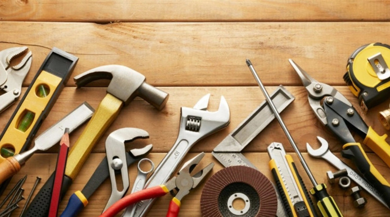 Домашня майстерня проти ІІ: заробіток на деревообробці та металообробці