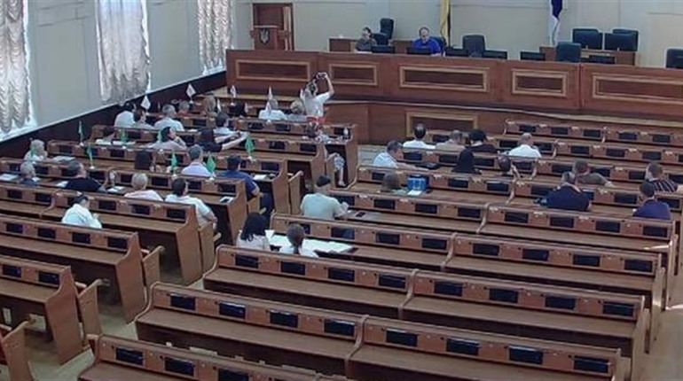 Одеську райраду залишають два депутати: хто замінить їх у складі фракції?