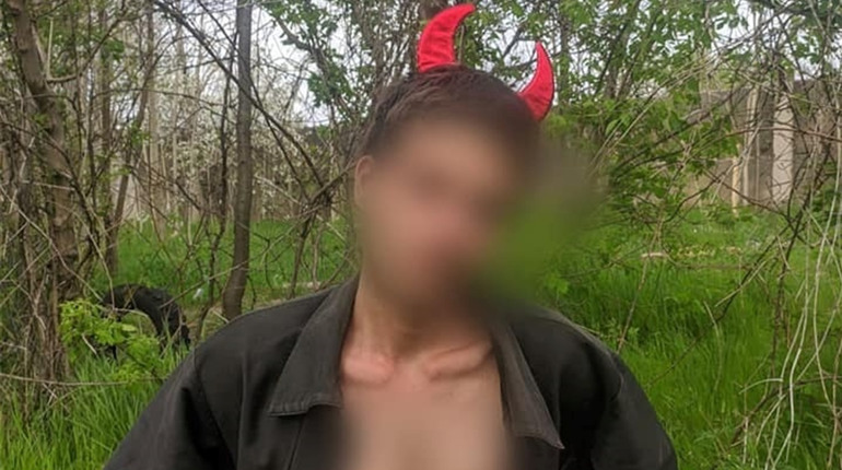 У Херсоні на Великдень «чорт» шукав «закладку». Його затримали Нацгвардійці біля ботсаду