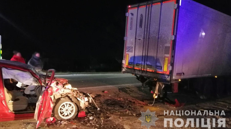 В селі Маяки біля автозаправки "WOG" трапилась аварія: є жертви