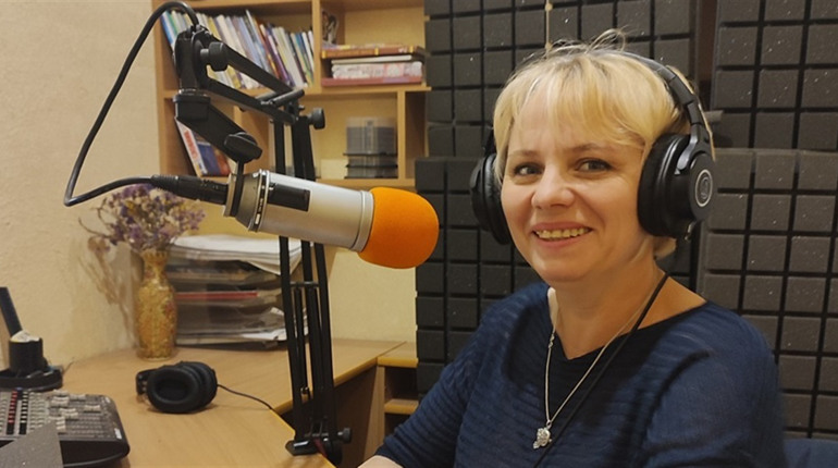 Сваринівські мотиви звучать на весь регіон. Це радіопроєкт, де ведуча – сільська культпрацівниця
