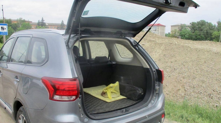 На блокпосту поблизу Сарн зупинили авто з бурштином