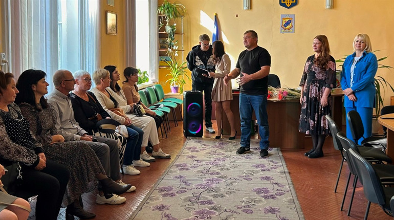 Зі святом привітали педагогів Глухівщини, які попри все вчать дітей на прикордонні