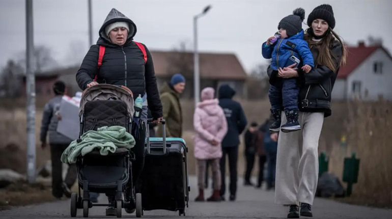 Жінкам-переселенкам з Луганщини міжнародний фонд надає грошову допомогу. Куди звертатися