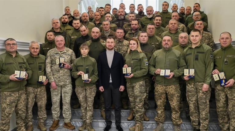 Чернігів вшанував своїх захисників: 10 млн грн на підтримку та відзнаки "За оборону Чернігова"