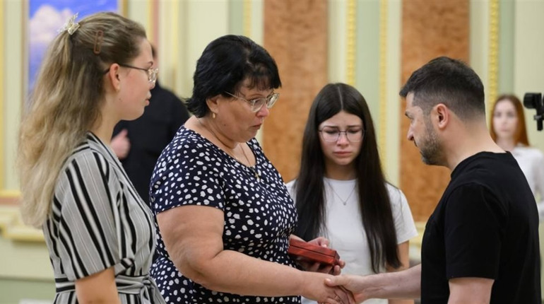 Президента нагородив загиблу парамедикиню із Шосткинського району