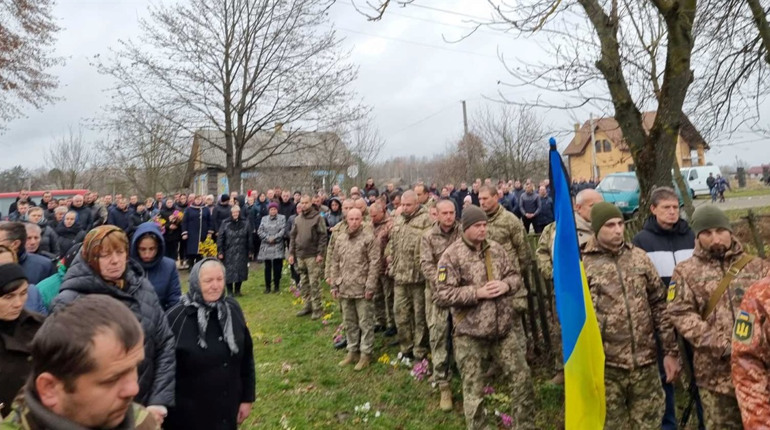 Дубровиччина попрощалась із загиблим воїном Василем Шолотою
