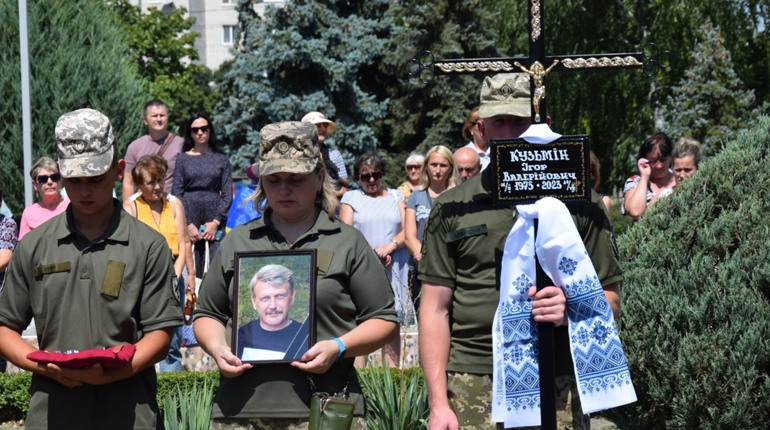 Ігор Кузьмін любив фотосправу, родину та рідну землю, за неї й віддав своє життя. Нетішин у скорботі