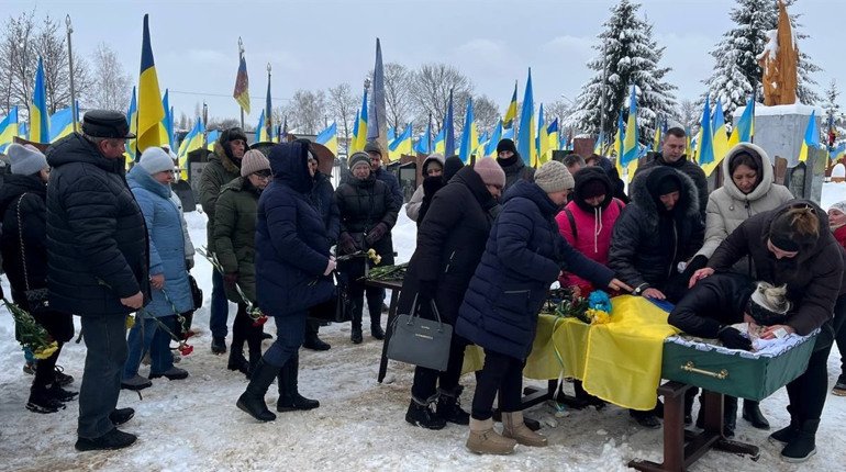 День народження, що став днем пам’яті. В останню путь на Алеї Слави у Шостці провели штаб-сержанта