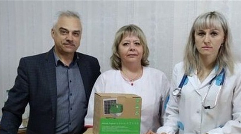 Менська лікарня отримала сонячні лампи