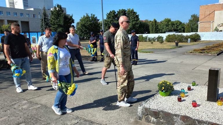 У Нетішині відзначили День пам'яті захисників, які загинули в боротьбі за незалежність України