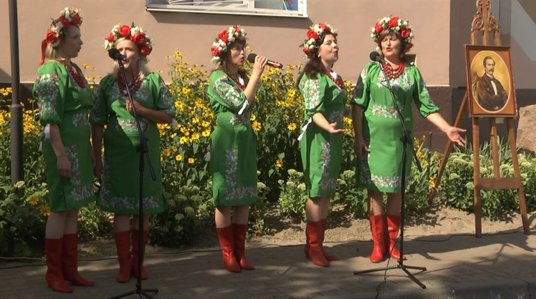 Біля музею Куліша відбувся святковий захід з нагоди дня народження письменника