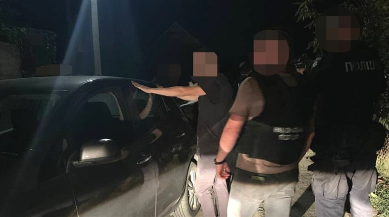 У Сарнах за підозрою в сутенерстві затримали таксиста