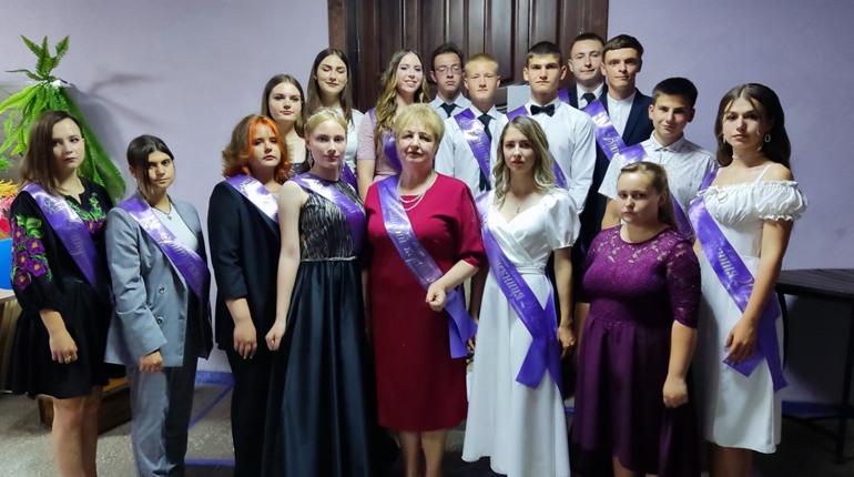 “17 миттєвостей життя”: як ліцеїсти з Дмитрівки організували свій випускний