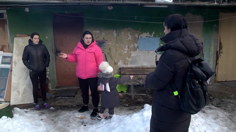 Як облаштовує свій побут у новому помешканні багатодітна сім’я переселенців