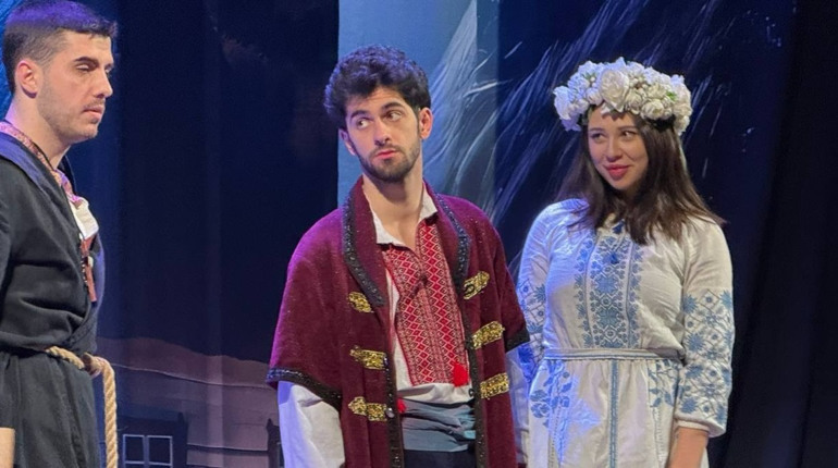 «Відьми приходять, коли їх не чекають»: Modern Theatre привіз у Первомайськ «Конотопську відьму»