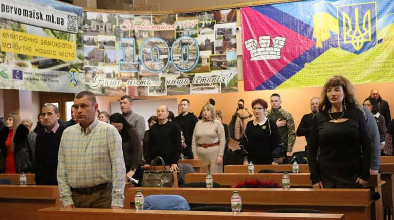 Сесія міськради у Первомайську: нова депутатка, вибачення, заяви та земельні суперечки (відео)