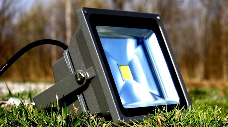 Види та переваги світлодіодних прожекторів та LED світильників