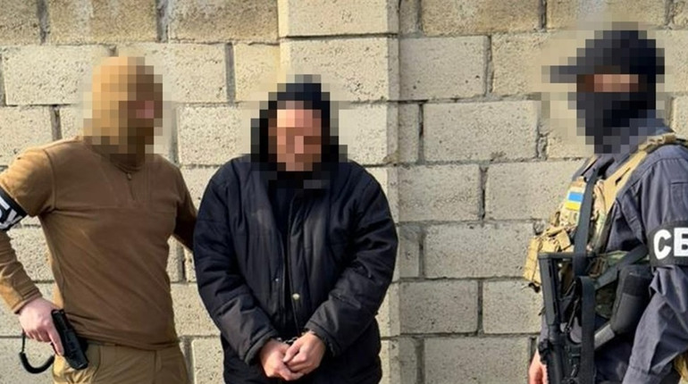 Здавав позиції ЗСУ під час роботи: в Одесі затримали таксиста-зрадника