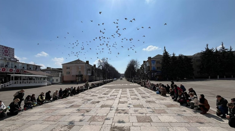 «На щиті» повернувся додому: Первомайськ провів в останню путь Дениса Ілащука