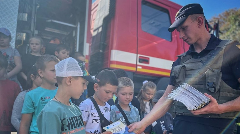 Глухівські рятувальники провели для школярів акцію «Запобігти. Врятувати. Допомогти». Чого навчили?
