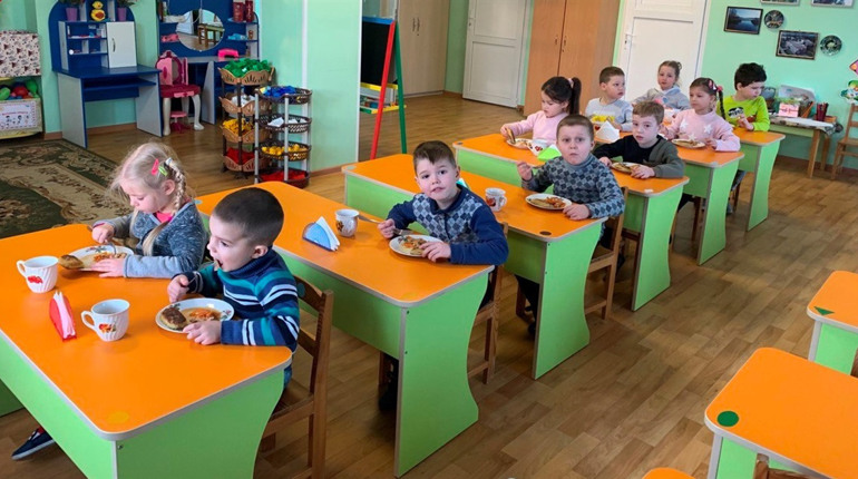 У садочках Біляївської громади готують за новими рецептами. Школи – на черзі. Що змінилося у меню