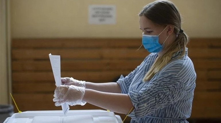 Приходити без дітей та зі своєю ручкою: уряд затвердив протиепідемічні заходи на день голосування