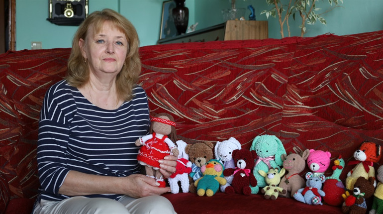 «Це частина мого життя». Глухівчанка Аліна Дерюгіна в’яже іграшки в японській техніці амігурумі
