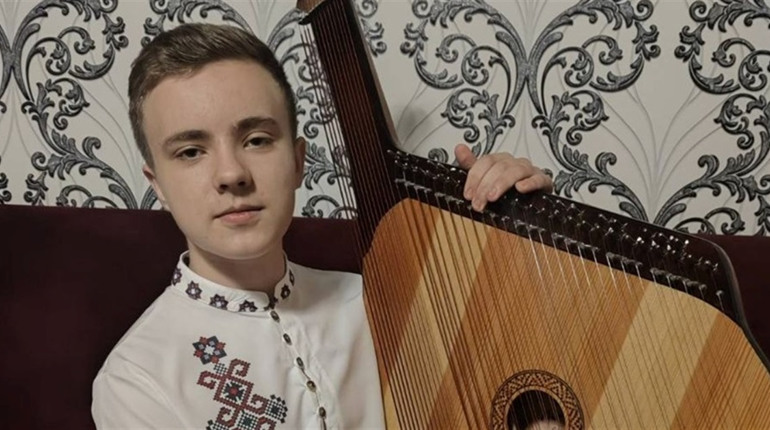 Тріумф української бандури: шосткинець Назар Колоусов підкорив міжнародні конкурси у Брно та Києві