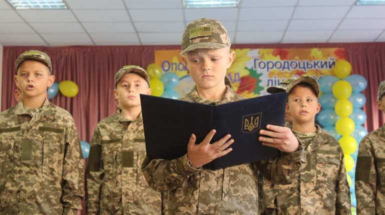 Десята церемонія. У Городоцькому ліцеї №4 ще 12 п'ятикласників склали кадетську присягу