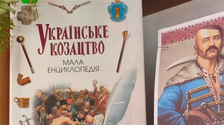 У Южненській бібліотеці відкрилася виставка до Дня захисників і захисниць України (ФОТО)