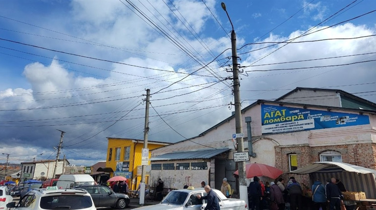 Що почому на центральному ринку Первомайська перед Великоднем: фотоогляд цін на продукти