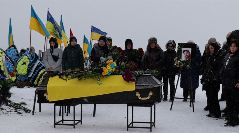“Він спішив жити”. Тростянеччина провела в останню земну путь Героя Олексія Горбунова