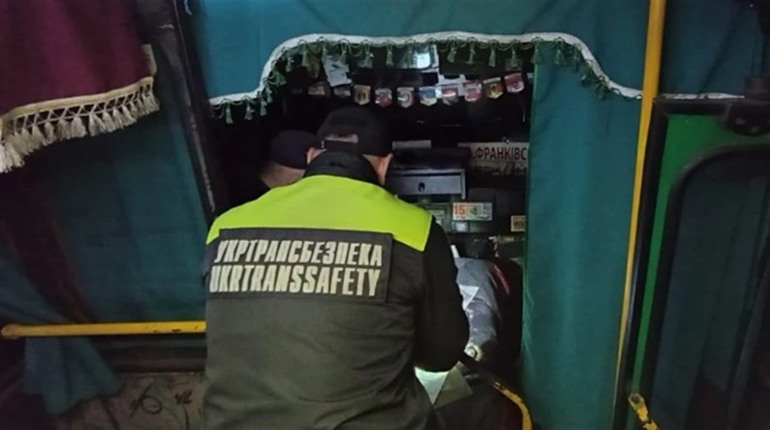Чиновники перевіряють перевізників – на «Червоноградське АТП-14628» склали 7 постанов