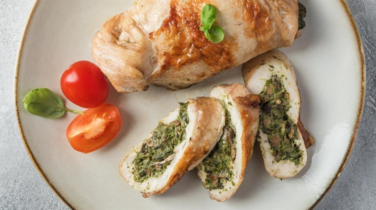 Рецепт дня: куряча грудка, фарширована шпинатом