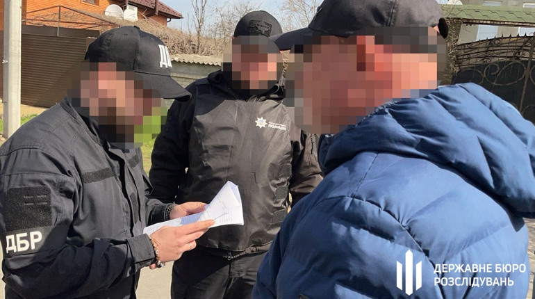 На Херсонщині затримали двох військових посадовців: налагодили бізнес на виплаті фіктивних «бойових»