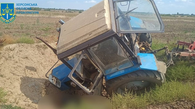 На Херсонщині внаслідок ворожого обстрілу загинув тракторист: чоловік працював у полі