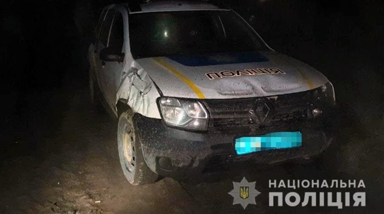 Нічна погоня: на Сарненщині водій позашляховика втікав від патрульних
