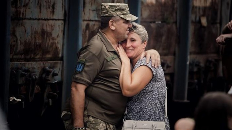 "Незламна надія": у Звягелі дружин військових запрошують на зустріч