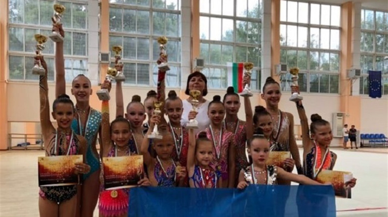 Дев’ять золотих медалей здобули калинівські гімнастки у Болгарії